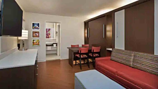 All Star Music - Suite Familiar All Star Music - Suite Familiar